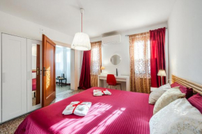 QUEEN HOME Carlotta